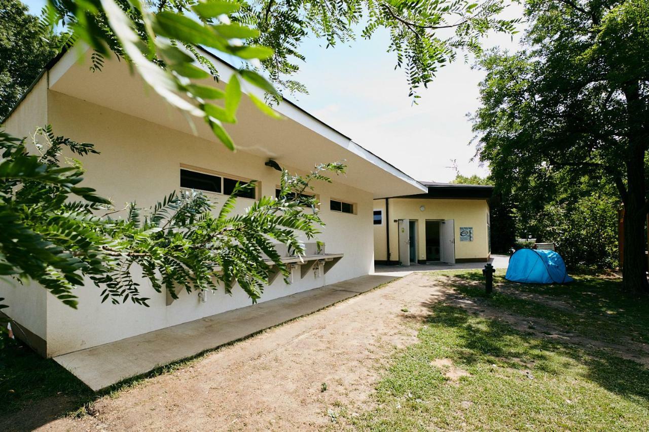 Donaupark Camping Tulln Tulln An Der Donau Exterior photo